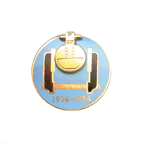 Значок мет. 1974-1984 (торпедная ПЛ в доке, кругл. значок) гор. эм.