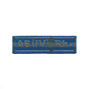Нашивка на грудь тканая Гр. кр. AB (IV) положит. (голуб. фон)